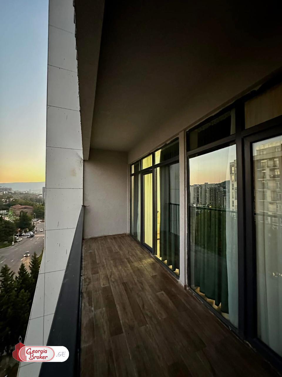 продается квартира с новым ремонтом 3-комнаты